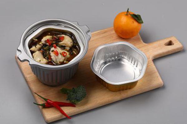 What are the advantages of using aluminum foil lunch box packaging for self-heating food?
