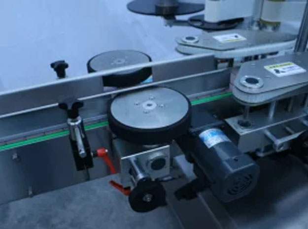 Labeling machine